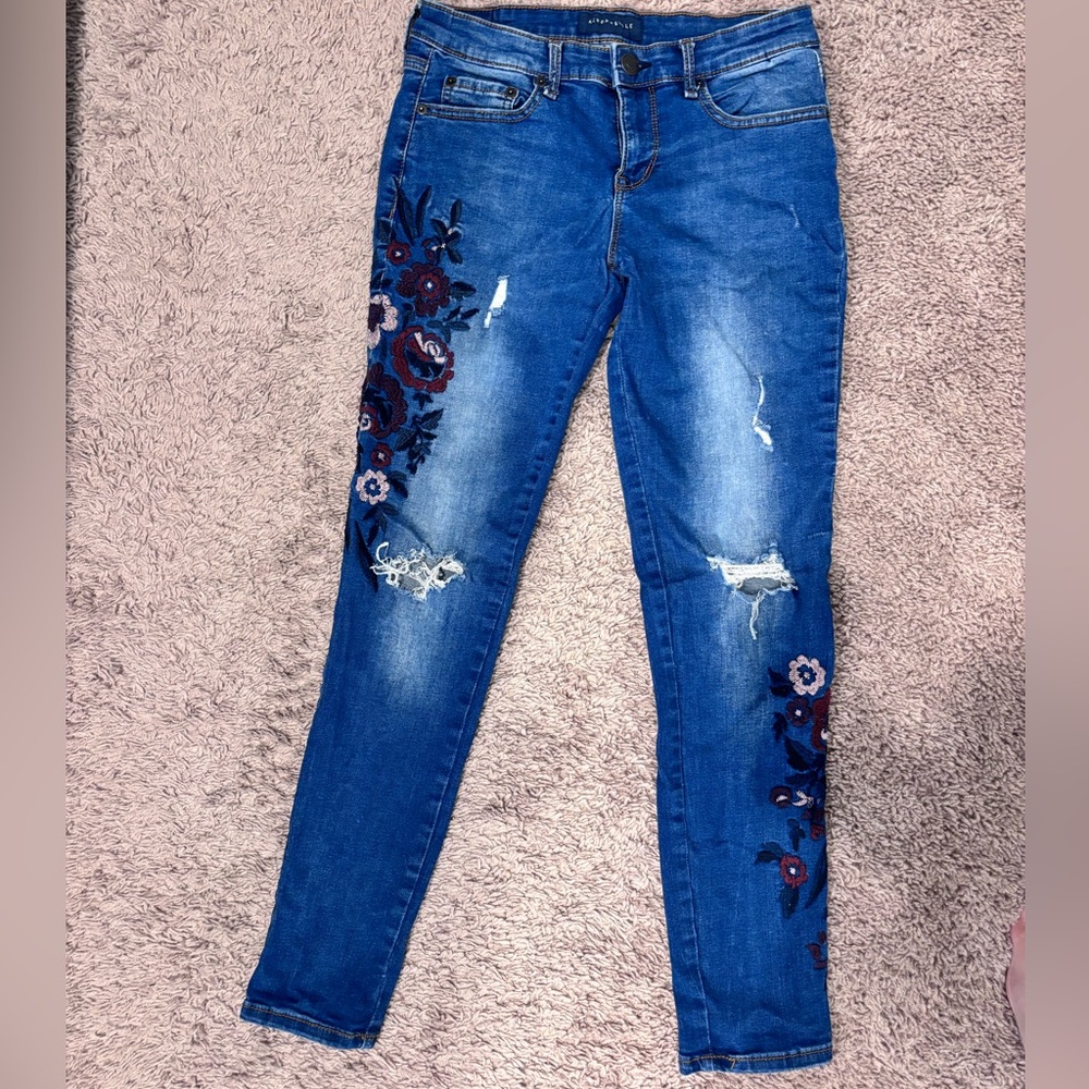 Flower embroidered jeans